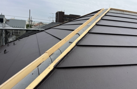 屋根材の加工と取り付け