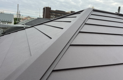 屋根材の加工と取り付け